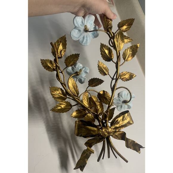 Vintage Hollywood Regency Mid Century Modern Gold Metal Candle Sconce W Flowers - Picture 6 of 9